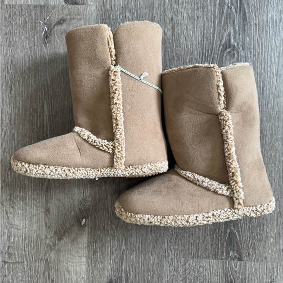 New! Cozy Tan Shearling Boots/Slippers - Picture 3 of 6